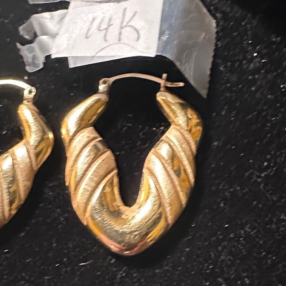 14 KARAT Gold Hoop Earrings 4.5 Grams - Picture 6 of 9